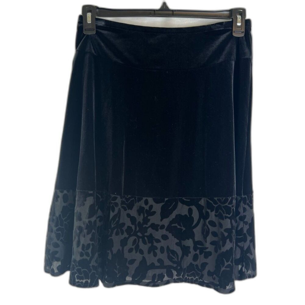Apostrophe Petite Dressy Black Velvet Skirt with Embossed Floral Hem SM(6-8)‎